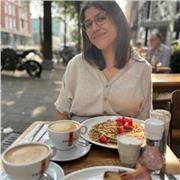 ¡Hola! Soy Olga, profesora especializada en la enseñanza del inglés.